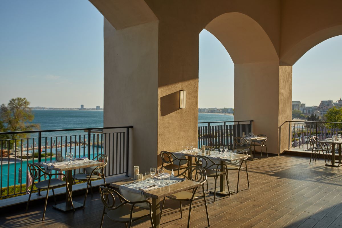 Secrets Sunny Beach Resort & Spa întâmpină vara 2026 cu două prestigioase premii internaționale - By Julia Hyatt Inclusive Collection Bulgaria