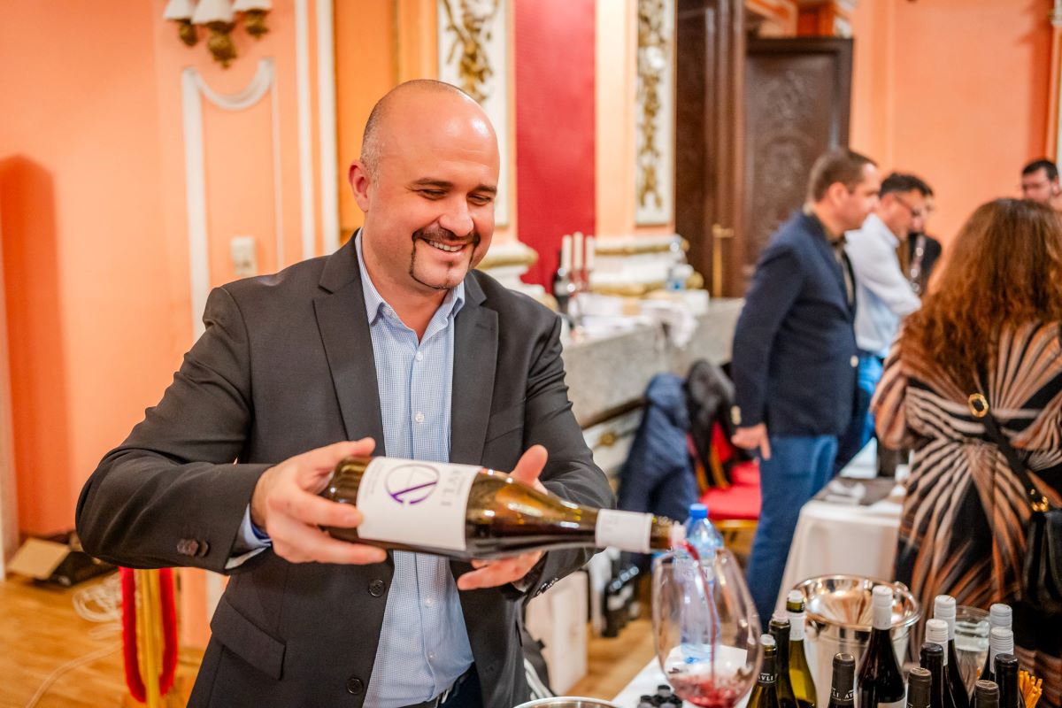 Jivko Enchev, președintele Asociației bulgare a profesioniștilor în vinuri: „Colaborarea între Bulgaria și România arată că în lumea vinului nu există granițe.” (interviu) - By Julia