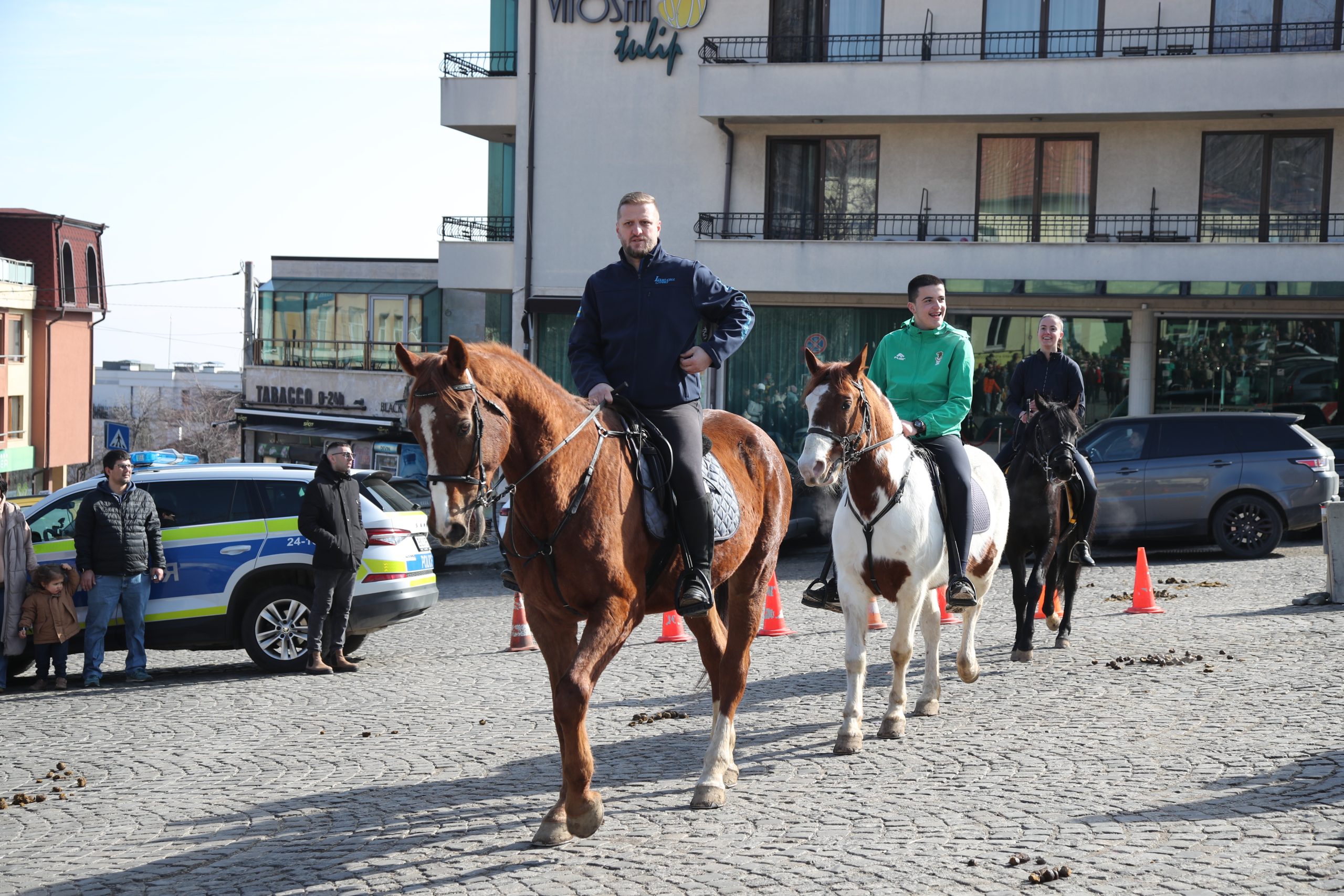 Da, da, la Paștele Cailor! La propriu. - By Julia Da, da, la Paștele Cailor! La propriu. - By Julia