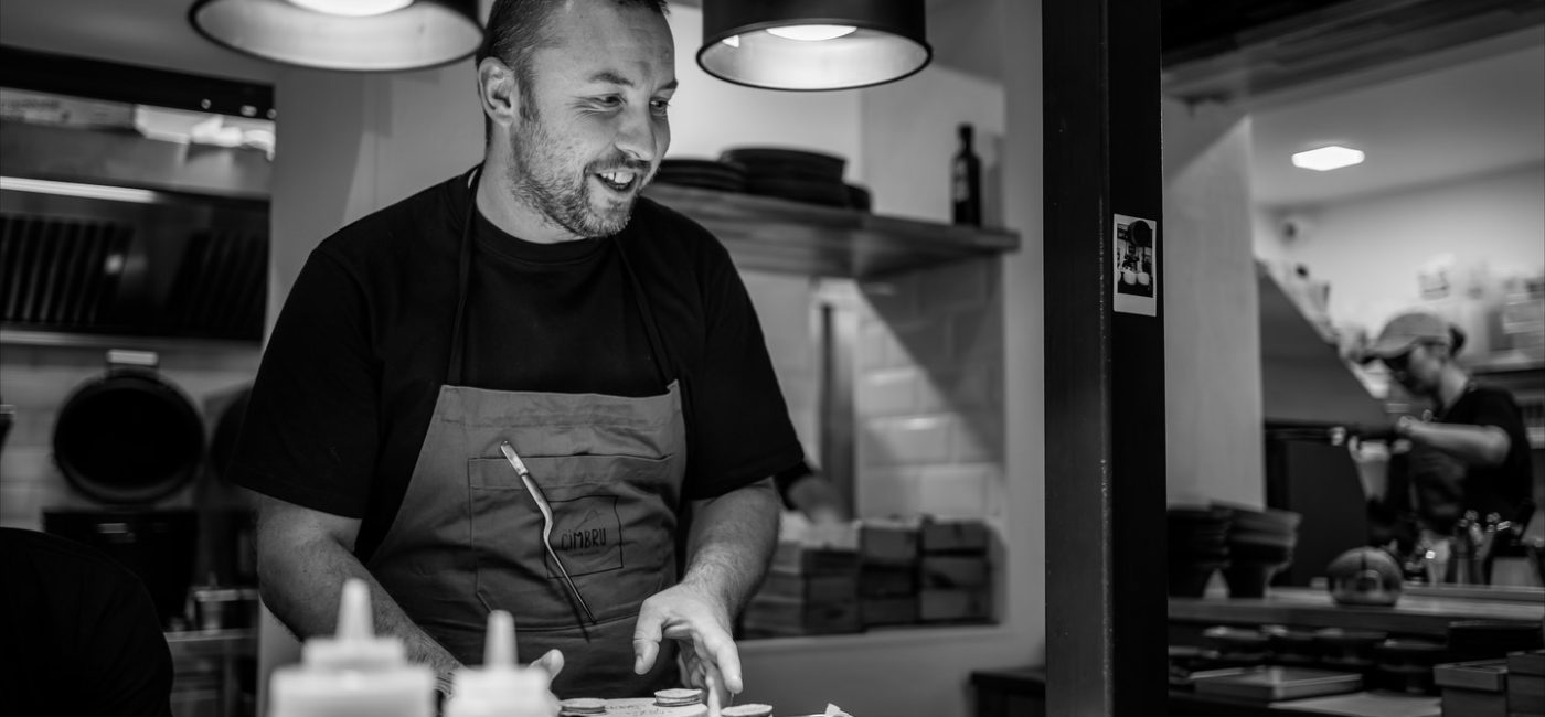 „Cred că lucrurile importante în gastronomie se construiesc în timp, prin consecvență și respect pentru ingredient.” Interviu cu Nicolae Crăciun, Chef Cimbru Author - By Julia