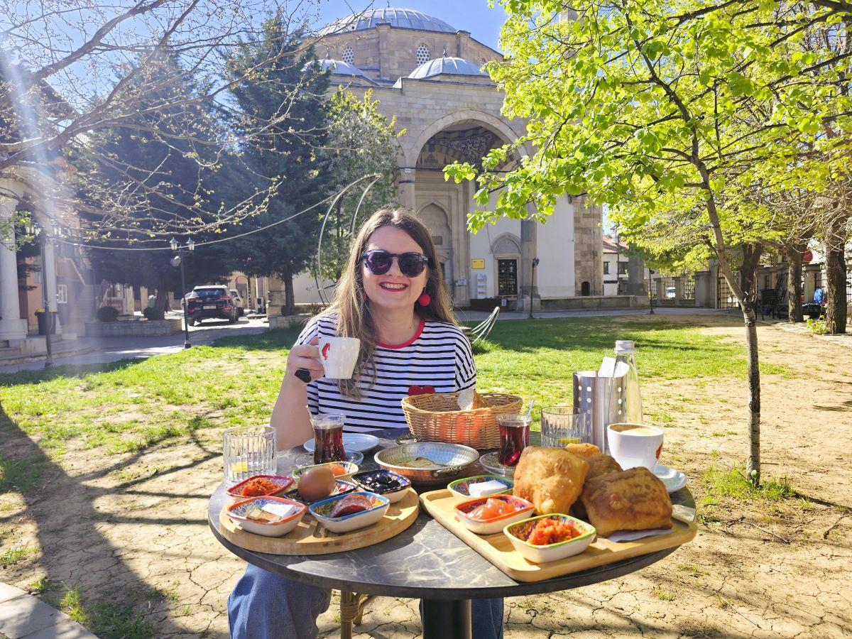 Gastronomia ca formă de explorare: Priștina, cafeaua și cultura slow food din Kosovo - By Julia pristina gatronomie