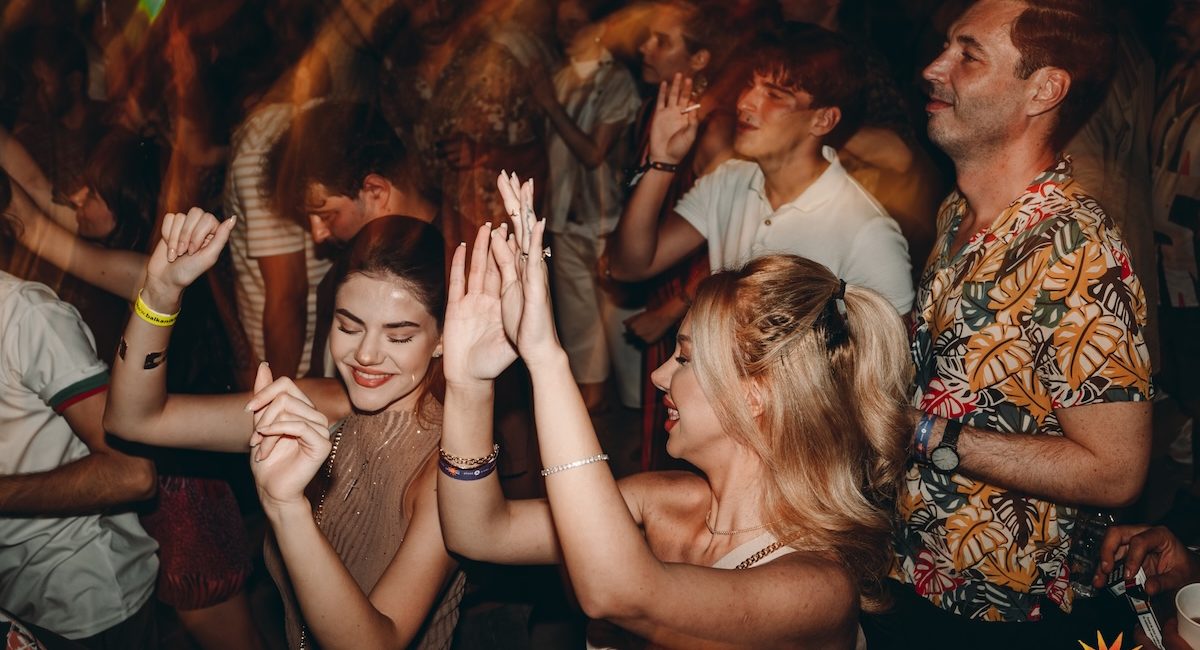 Trei zile de muzică, dans și apusuri pe Lacul Tei: Balkanik Festival revine între 28–30 august - By Julia