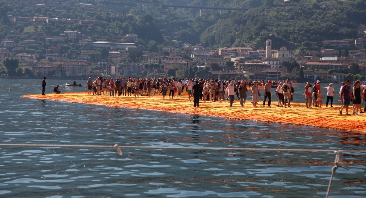 The Floating Piers – visul lui Christo devenit realitate: 1,2 milioane de oameni au mers pe apă - By Julia