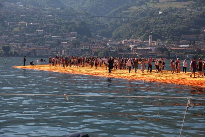 The Floating Piers – visul lui Christo devenit realitate: 1,2 milioane de oameni au mers pe apă - By Julia