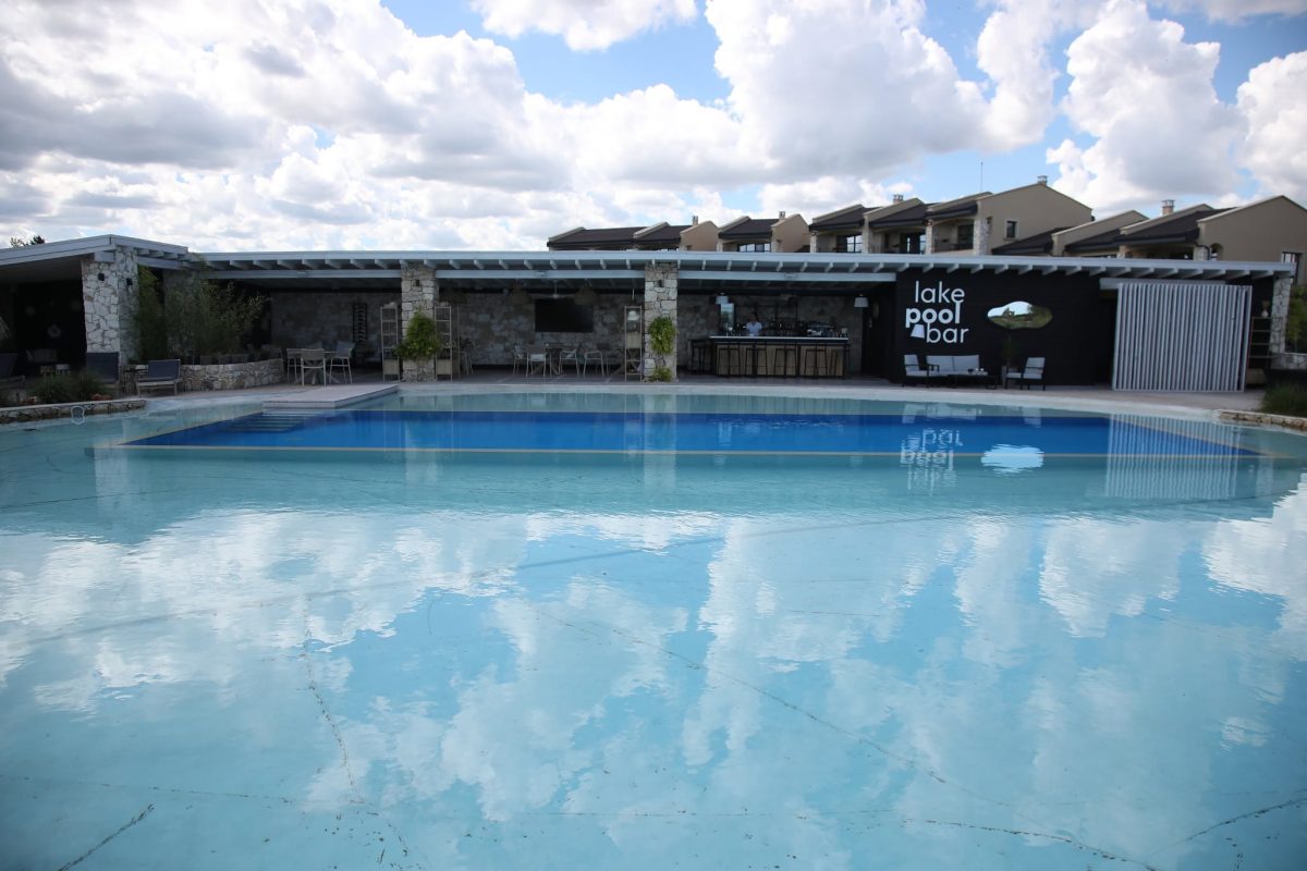 Dolce far niente, cu vedere la mare: descoperă Lake Pool Bar de la BlackSeaRama - By Julia Dolce far niente, cu vedere la mare: descoperă Lake Pool Bar de la BlackSeaRama - By Julia