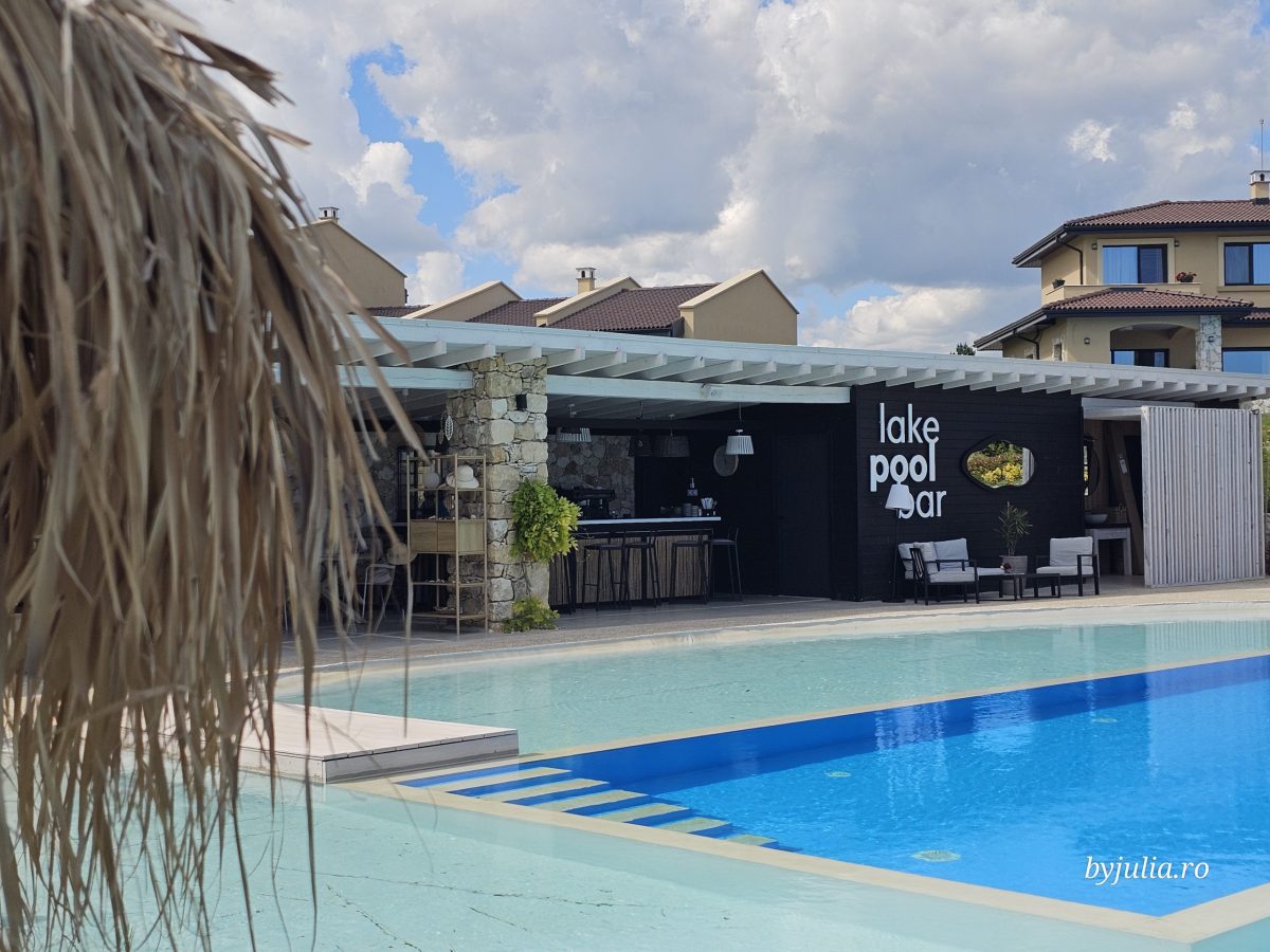 Dolce far niente, cu vedere la mare: descoperă Lake Pool Bar de la BlackSeaRama - By Julia Dolce far niente, cu vedere la mare: descoperă Lake Pool Bar de la BlackSeaRama - By Julia