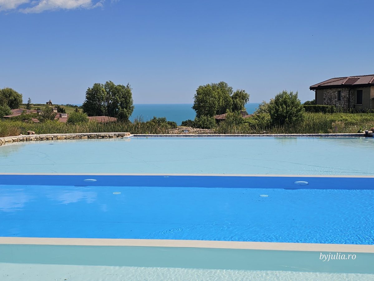 Dolce far niente, cu vedere la mare: descoperă Lake Pool Bar de la BlackSeaRama - By Julia Dolce far niente, cu vedere la mare: descoperă Lake Pool Bar de la BlackSeaRama - By Julia