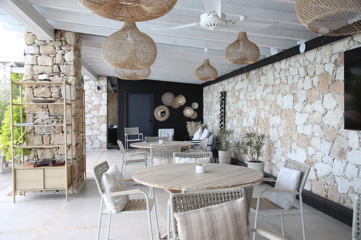 Dolce far niente, cu vedere la mare: descoperă Lake Pool Bar de la BlackSeaRama - By Julia Dolce far niente, cu vedere la mare: descoperă Lake Pool Bar de la BlackSeaRama - By Julia
