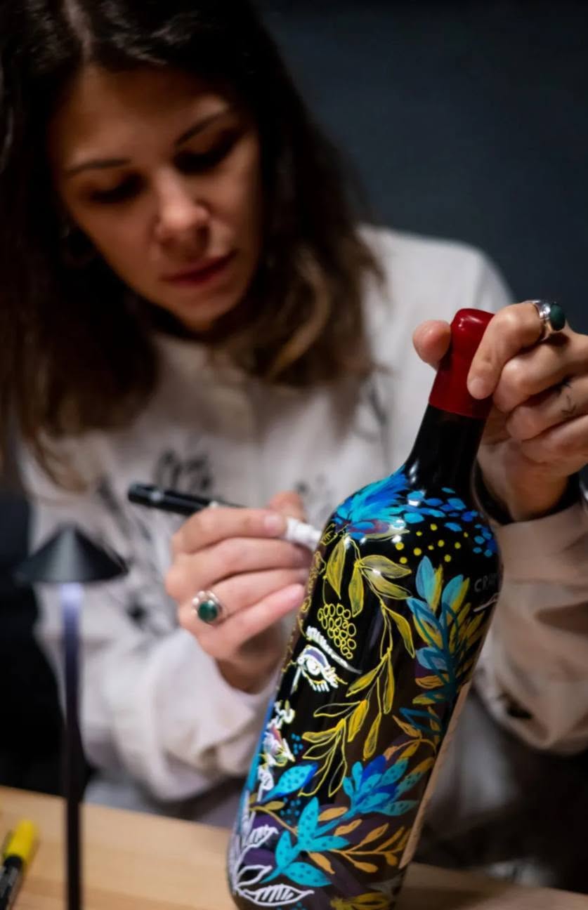 Lavinia Falcan, artist: „Felul în care consumăm arta s-a schimbat masiv, însă nevoia profundă de a fi mișcat emoțional a rămas neschimbată.”. Interviu - By Julia Lavinia Falcan, artist: „Felul în care consumăm arta s-a schimbat masiv, însă nevoia profundă de a fi mișcat emoțional a rămas neschimbată.”. Interviu - By Julia