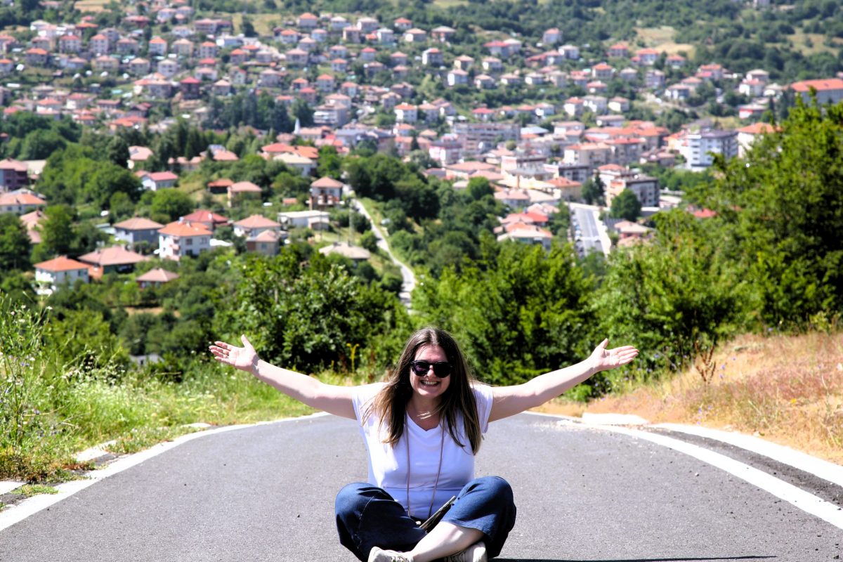 În Bulgaria, în drum spre Grecia prin Makaza? Descoperă Ardino, poarta spre misterele Munților Rodopi (I) - By Julia