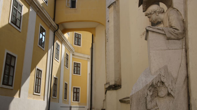 Abația Pannonhalma din Ungaria: Patrimoniu UNESCO și locul care adăpostește inima ultimului prinț al Austro-Ungariei - By Julia Abația Pannonhalma din Ungaria: Patrimoniu UNESCO și locul care adăpostește inima ultimului prinț al Austro-Ungariei - By Julia